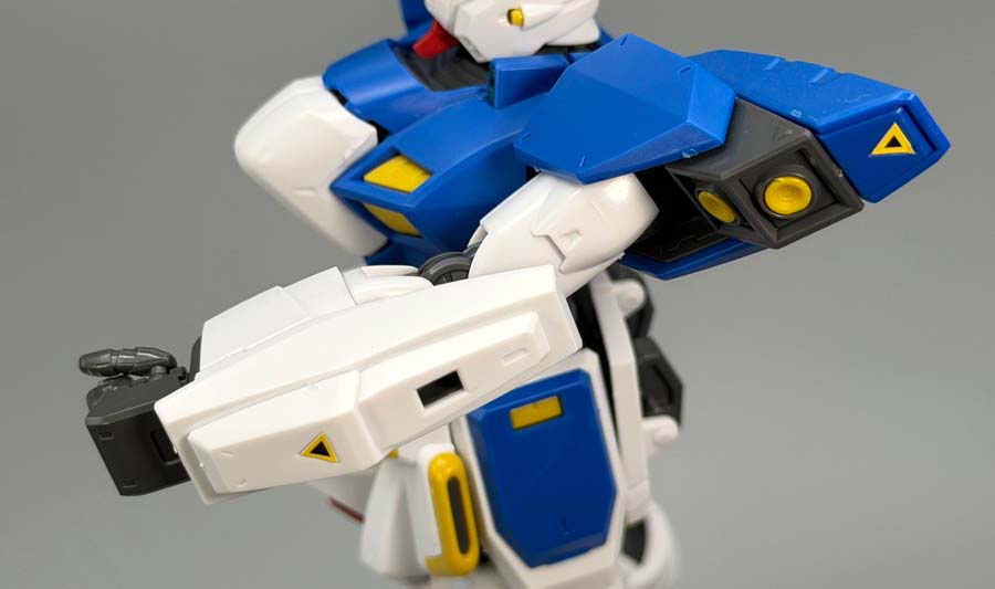 MG F90 クラスターガンダムのガンプラレビュー画像です