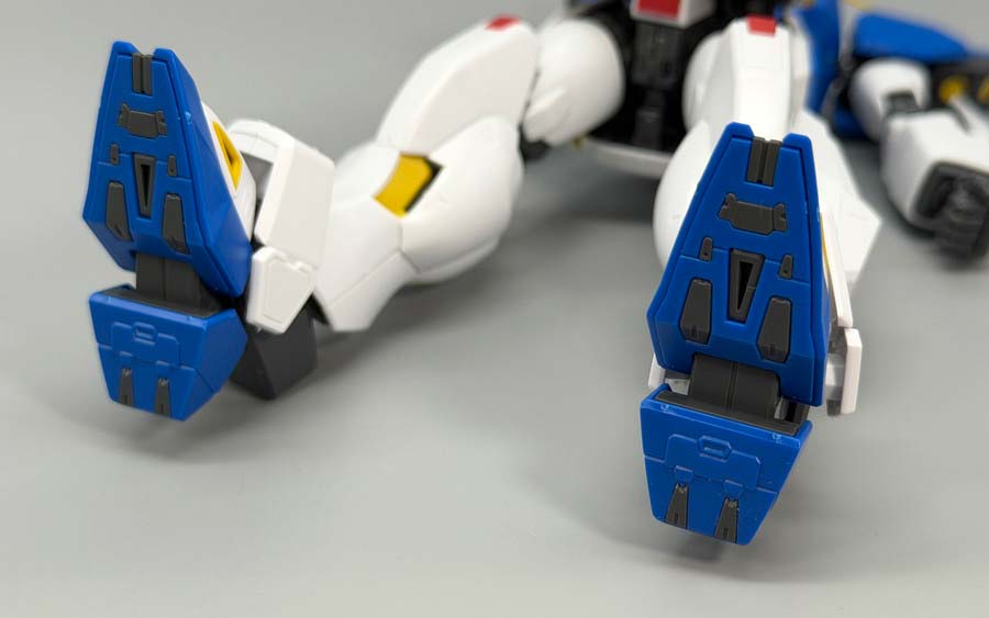 MG F90 クラスターガンダムのガンプラレビュー画像です