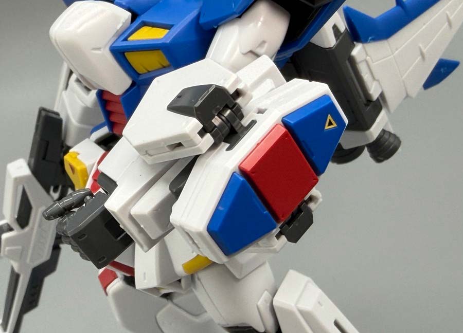 MG F90 クラスターガンダムのガンプラレビュー画像です