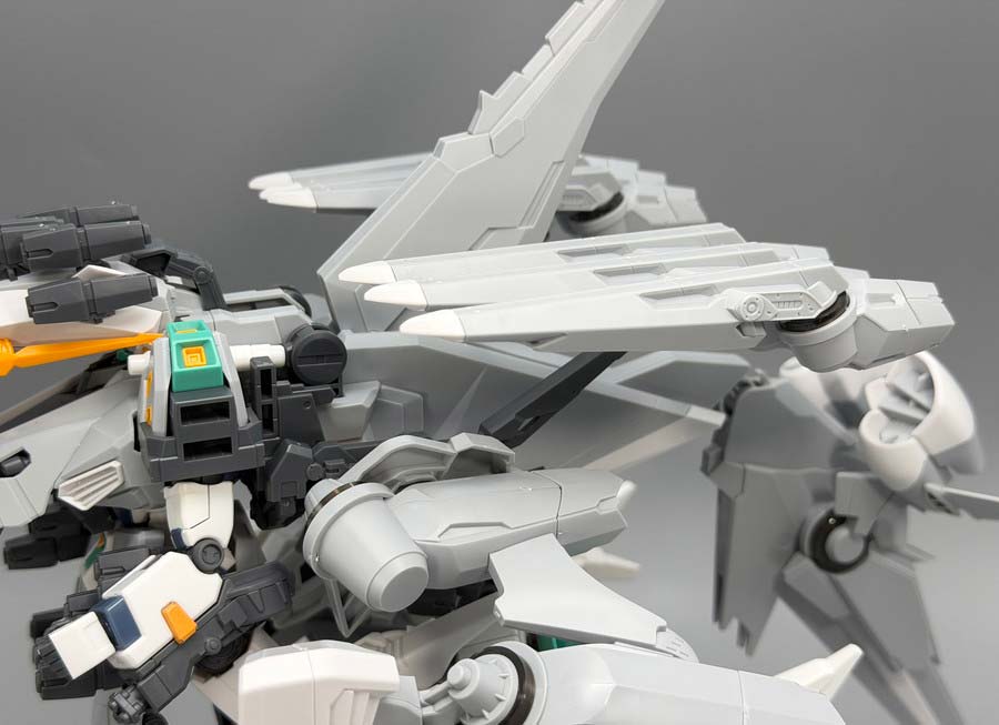 HGアリュゼウス（フライト・フォーム）のガンプラレビュー画像です